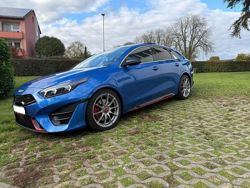 Blau Gebraucht 2023 Kia ProCeed GT GT Kleinwagen | 26.990 € (Guter Preis) - Bild 1/4