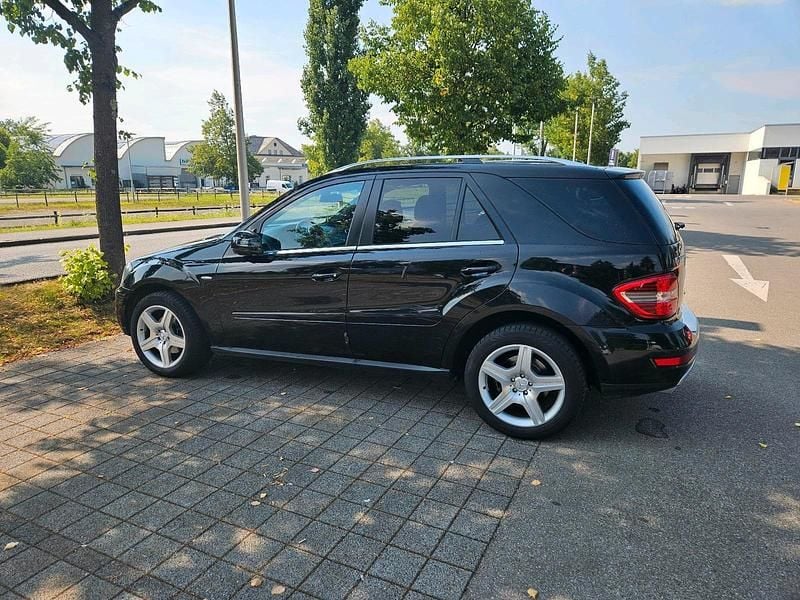 Gebraucht Mercedes ML350 Edition 231 PS (169 kW) 2011 Schwarz SUV