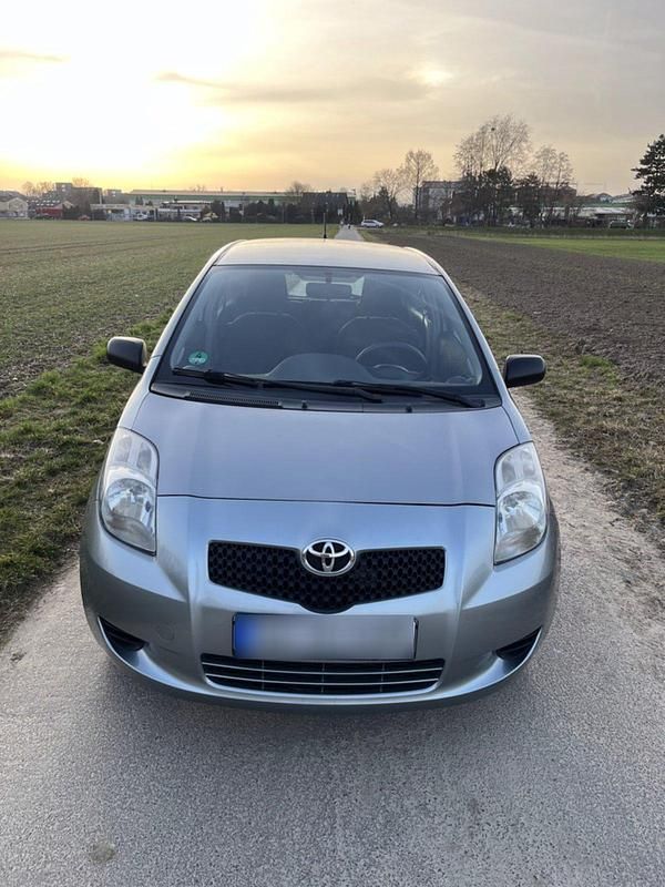 Gebraucht Toyota Yaris 87 PS (63 kW) 2006 Silber Kleinwagen