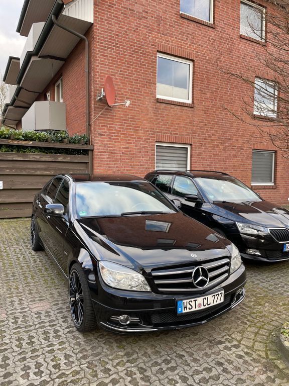 Schwarz Gebraucht 2007 Mercedes C320 Avantgarde Limousine | 8.000 € (Etwas zu teuer) - Bild 1/4