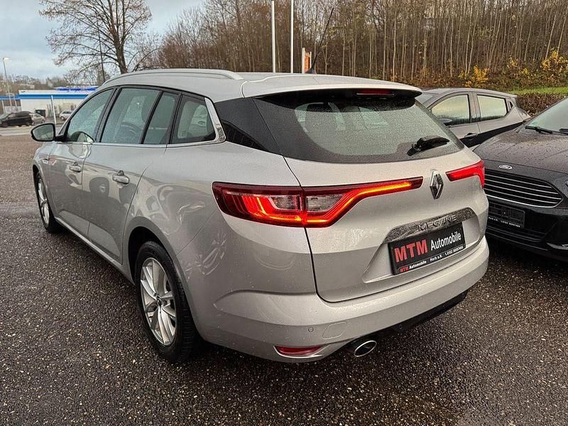 Gebraucht Renault Mégane IV Intens 131 PS (96 kW) 2017 Silber Limousine