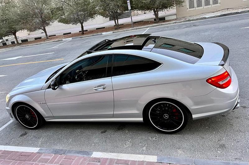 Silber Gebraucht 2012 Mercedes C63 AMG AMG Coupé | 34.950 € (Fairer Preis) - Bild 1/4