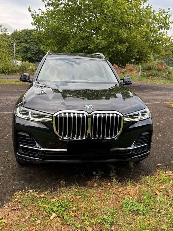 Schwarz Gebraucht 2022 BMW X7 Sport Line SUV | 68.100 € (Guter Preis) - Bild 1/4