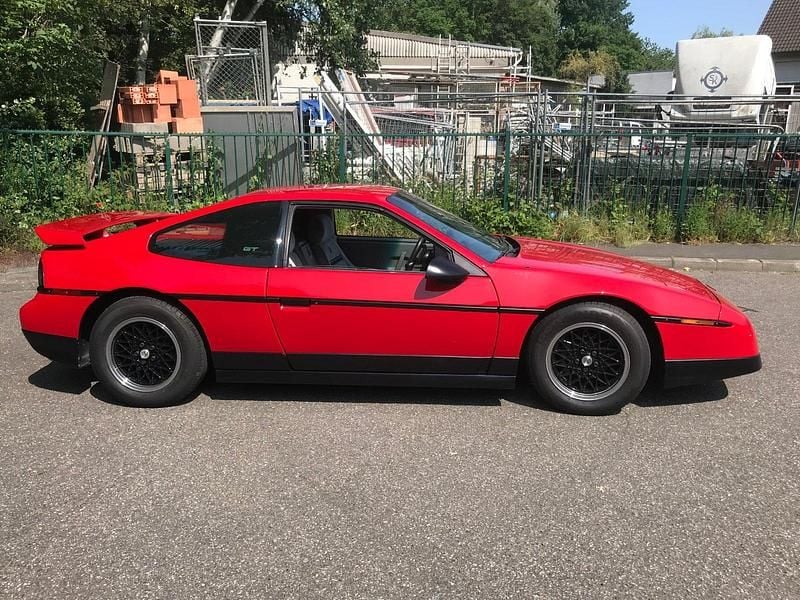 Rot Gebraucht 1984 Pontiac Fiero Coupé | 11.450 € - Bild 1/4