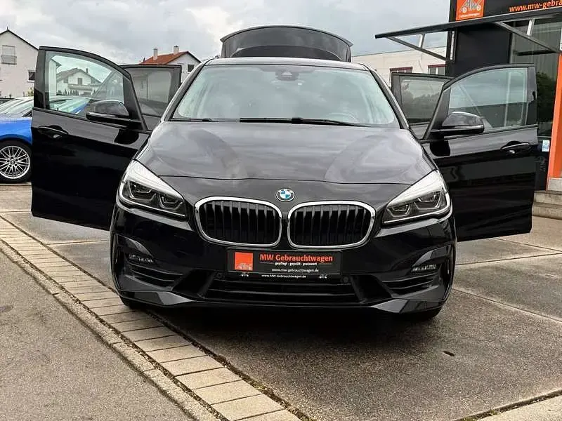 Używany BMW 220 Advantage 178 KM (130 kW) 2021 Czarny Minivan