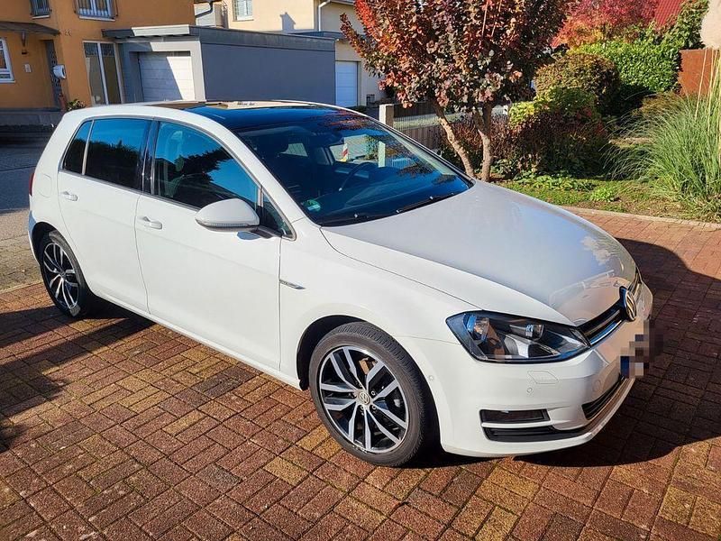Weiß Gebraucht 2014 VW Golf VII Cup Limousine | 11.100 € (Fairer Preis) - Bild 1/4