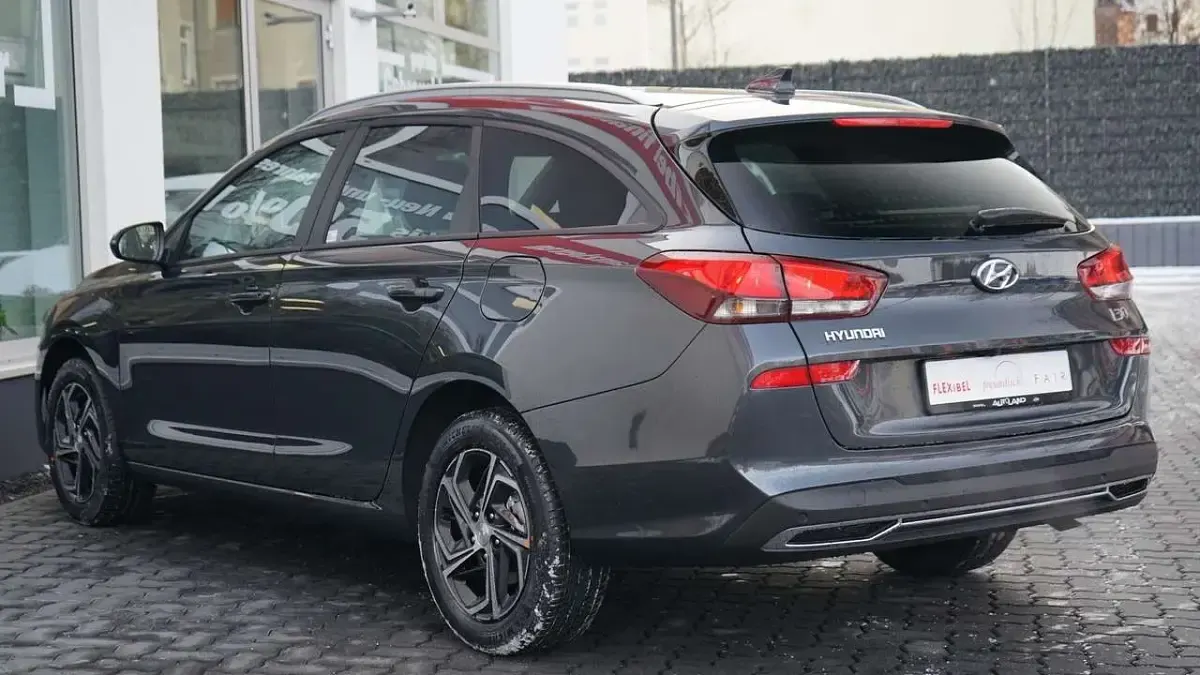 Gebraucht Hyundai i30 101 PS (74 kW) 2024 Grau Kombi