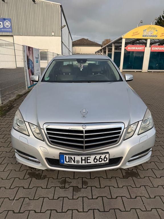 Gebraucht Mercedes E220 Avantgarde 170 PS (125 kW) 2011 Silber Limousine