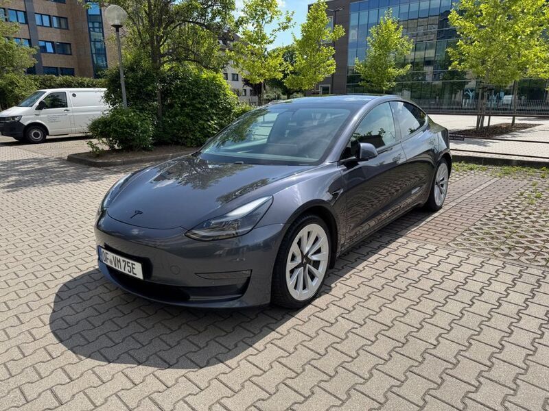 Grau Gebraucht 2021 Tesla Model 3 Long Range Limousine | 23.500 € (Fairer Preis) - Bild 1/4
