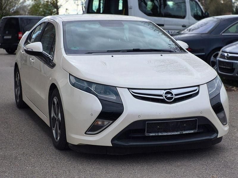 Używany Opel Ampera Edition 151 KM (111 kW) 2012 Biały Hatchback