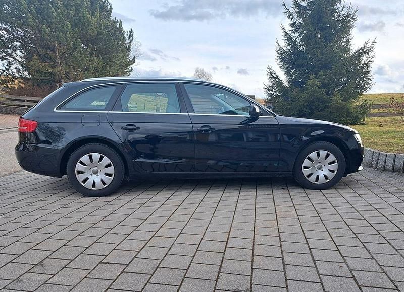 Gebraucht Audi A4 Attraction 143 PS (105 kW) 2011 Schwarz Kombi