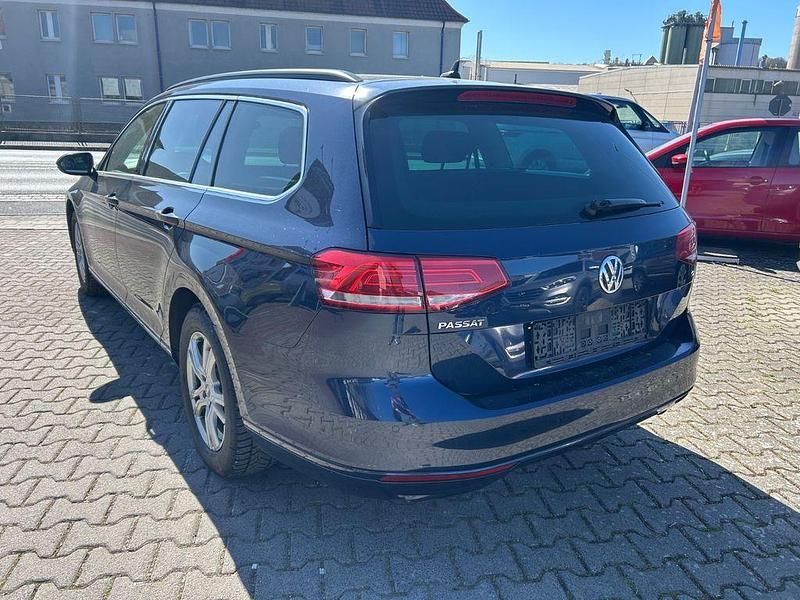 Gebraucht VW Passat Comfortline 150 PS (110 kW) 2015 Blau Limousine