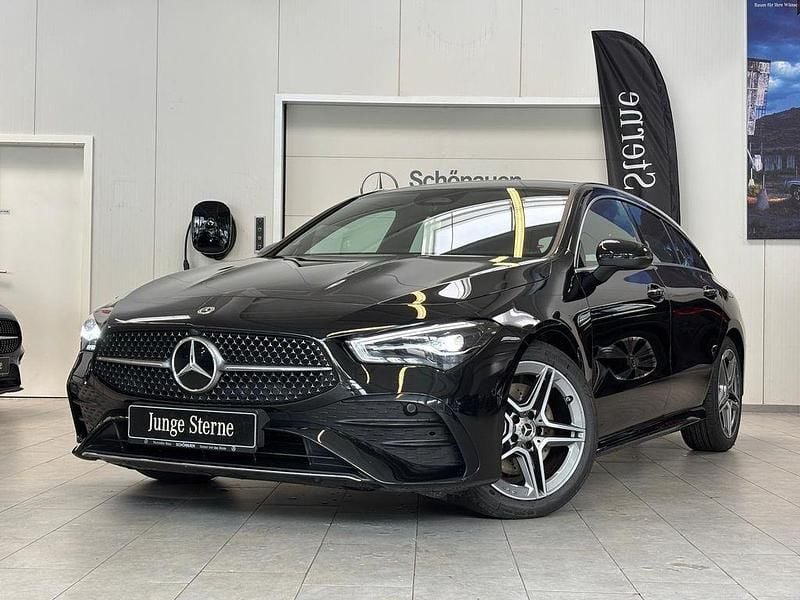Schwarz Gebraucht 2024 Mercedes CLA200 Shooting Brake AMG Kombi | 33.480 € (Fairer Preis) - Bild 1/4