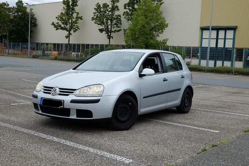 Silber Gebraucht 2004 VW Golf V Limousine | 2.500 € (Fairer Preis) - Bild 1/4