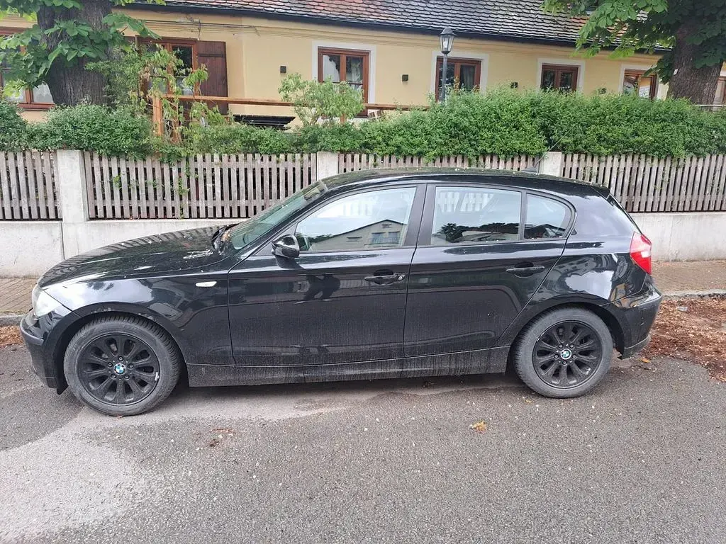 Second-hand BMW 116 122 CP (89 kW) 2009 Negru Hatchback