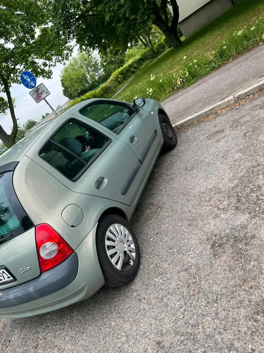 Gebraucht Renault Clio II 75 PS (55 kW) 2003 Grau Kleinwagen