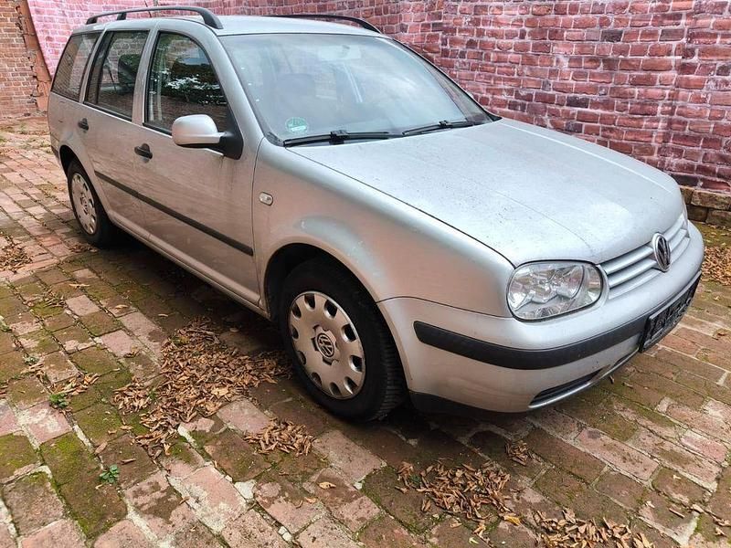 Reflexsilber metallic Gebraucht 2006 VW Golf V Kombi | 2.390 € (Superpreis) - Bild 1/4