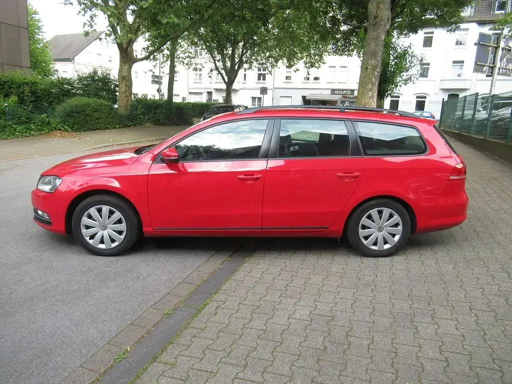 Gebraucht VW Passat Trendline 140 PS (102 kW) 2011 Rot Kombi