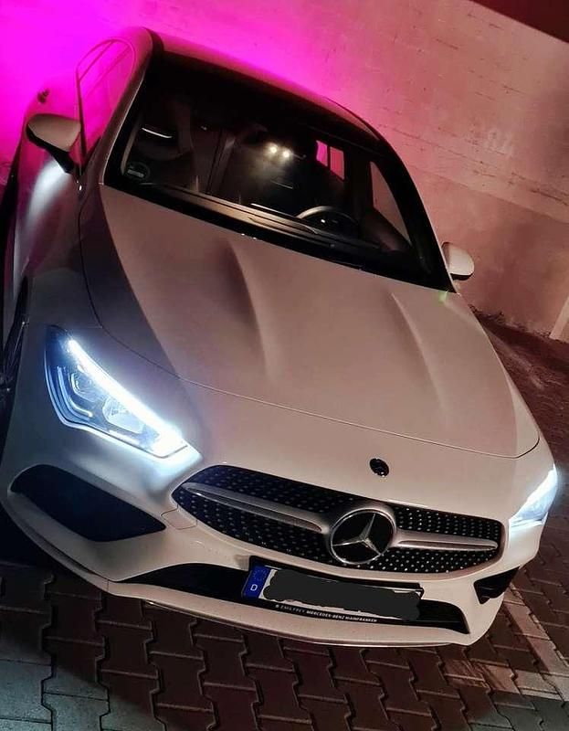 Weiß Gebraucht 2019 Mercedes CLA220 Shooting Brake Kombi | 26.100 € (Fairer Preis) - Bild 1/4