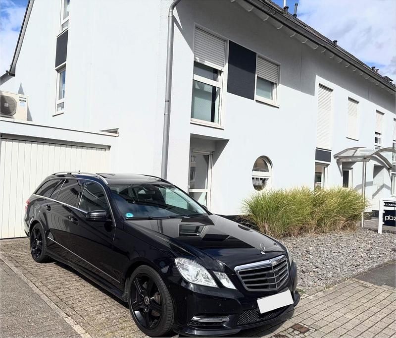 Schwarz Gebraucht 2013 Mercedes E250 AMG line Kombi | 12.900 € (Superpreis) - Bild 1/4
