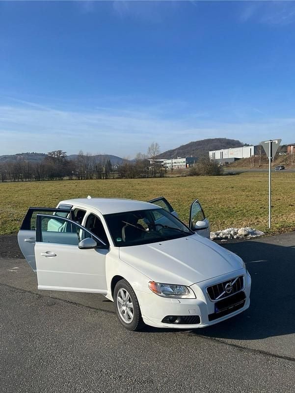 Weiß Gebraucht 2012 Volvo V70 Kombi | 5.850 € (Superpreis) - Bild 1/4