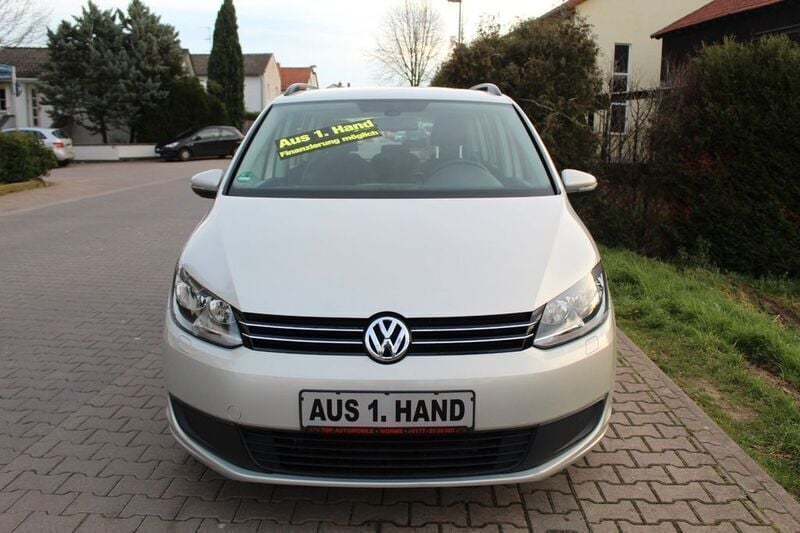Silber Gebraucht 2011 VW Touran Trendline Van / Kleinbus | 8.980 € (Etwas zu teuer) - Bild 1/4