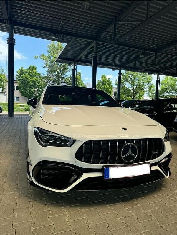 Weiß Gebraucht 2023 Mercedes CLA45 AMG AMG Coupé | 63.800 € - Bild 1/4
