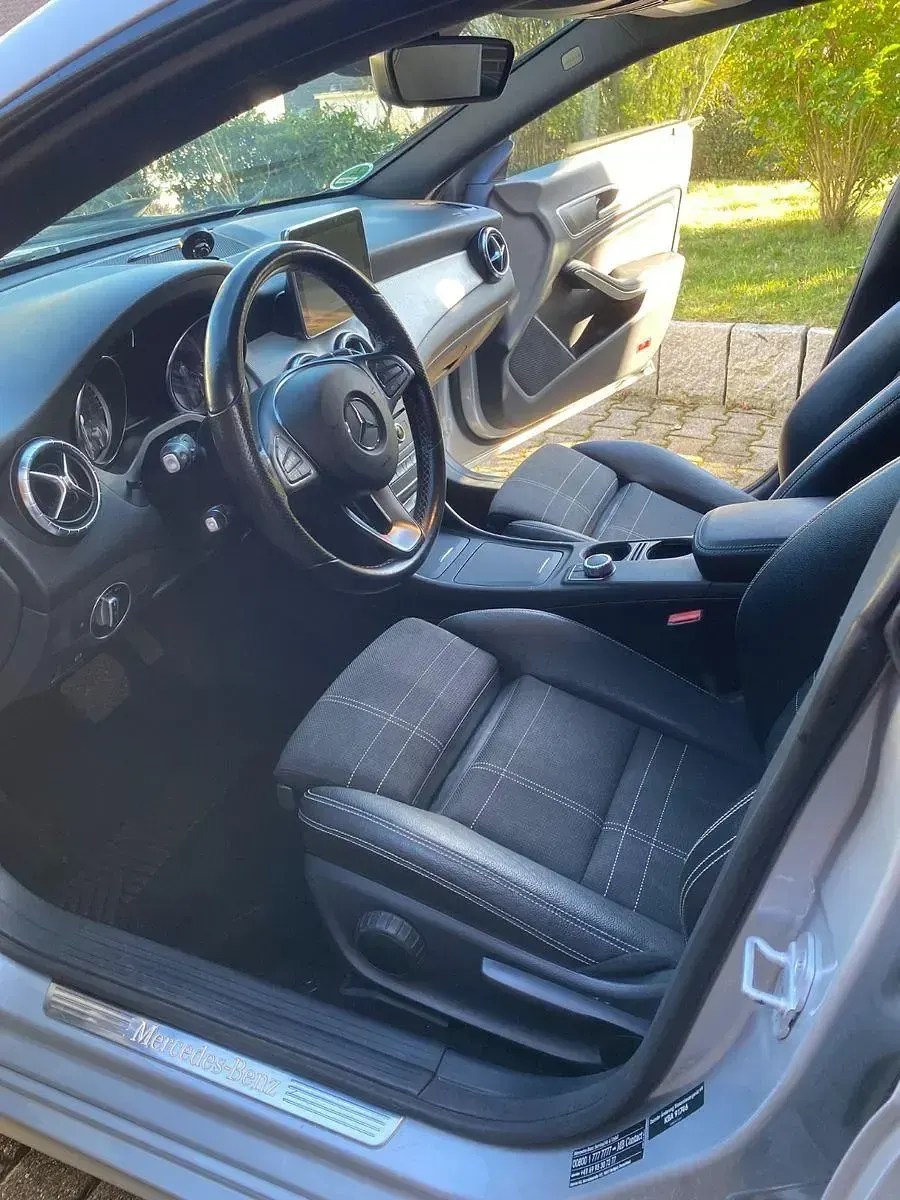 Gebraucht Mercedes CLA220 170 PS (125 kW) 2015 Silber Coupé