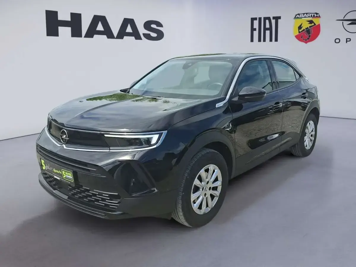 Gebraucht Opel Mokka Enjoy 131 PS (96 kW) 2023 Lackierung schwarz perla nera/ SUV