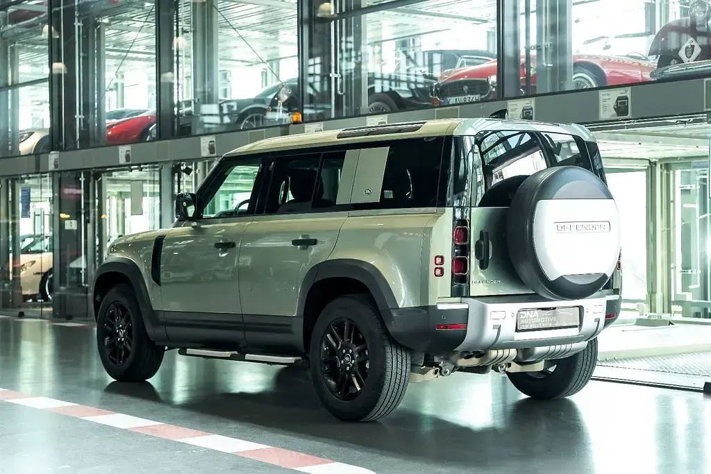Gebraucht Land Rover Defender S 241 PS (177 kW) 2020 Grün SUV
