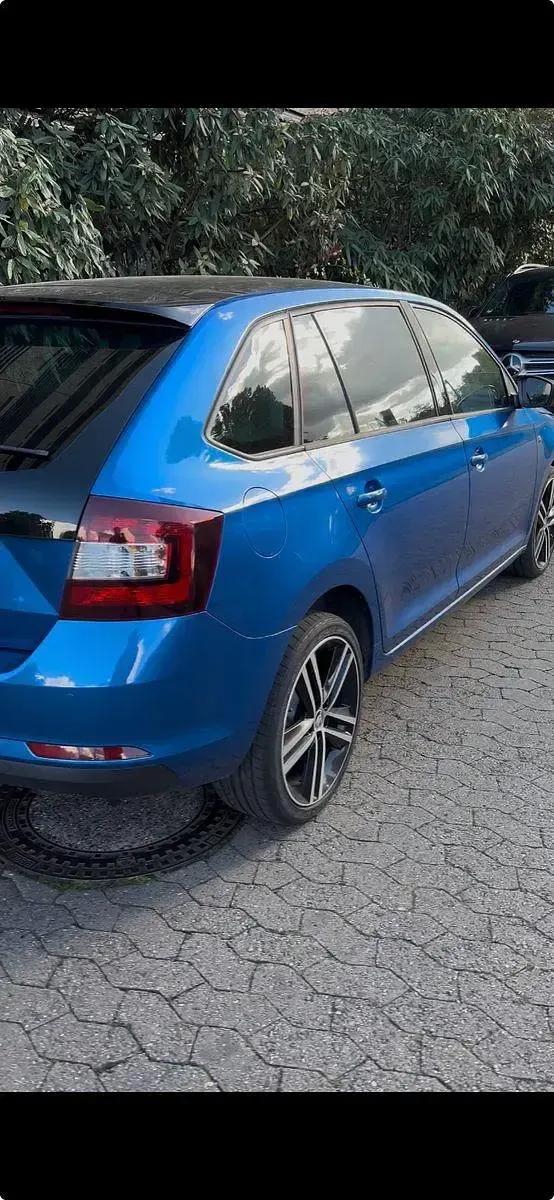 Gebraucht Skoda Rapid 105 PS (77 kW) 2014 Blau Kleinwagen