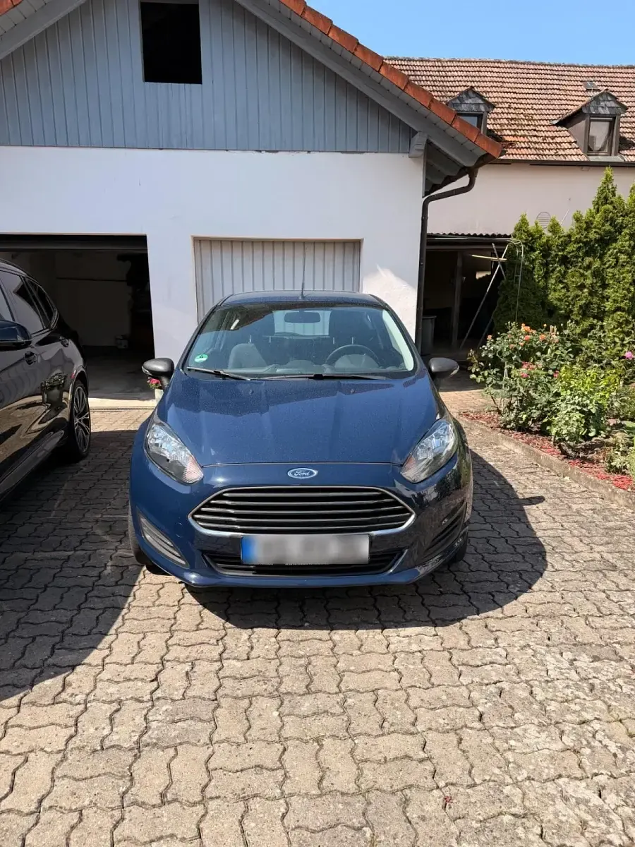 Gebraucht Ford Fiesta 60 PS (44 kW) 2015 Blau Kleinwagen
