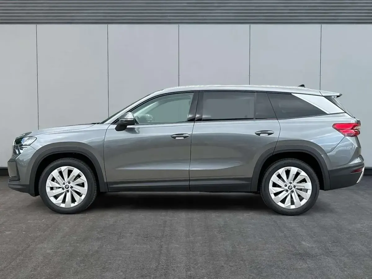 Neu Skoda Kodiaq Selection 150 PS (110 kW) 2025 Blackmagic perleffekt SUV