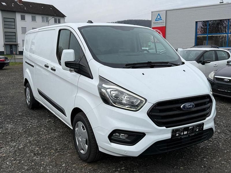 Gebraucht Ford Transit Custom Trend 131 PS (96 kW) 2023 Weiß Van / Kleinbus