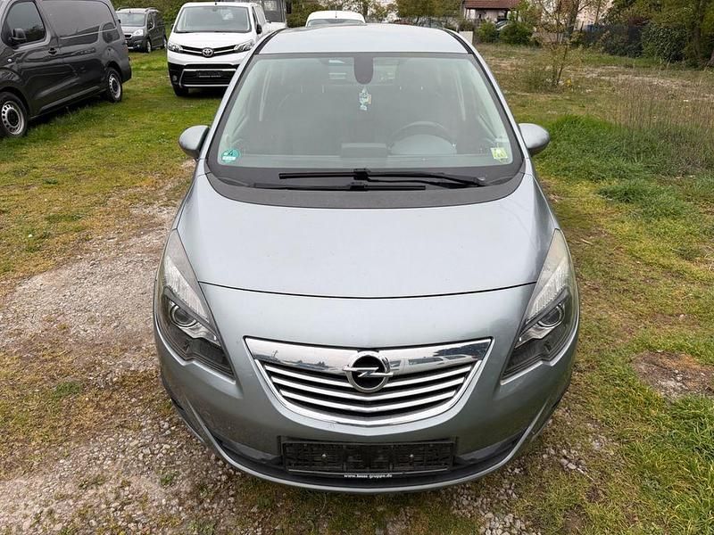 Gebraucht Opel Meriva Innovation 140 PS (102 kW) 2010 Silber Van / Kleinbus