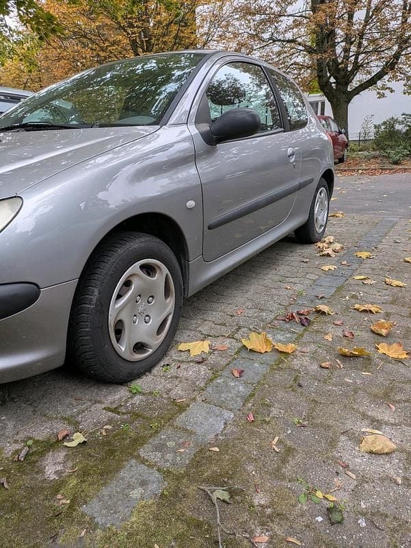 Gebraucht Peugeot 206 60 PS (44 kW) 2002 Grau Kleinwagen