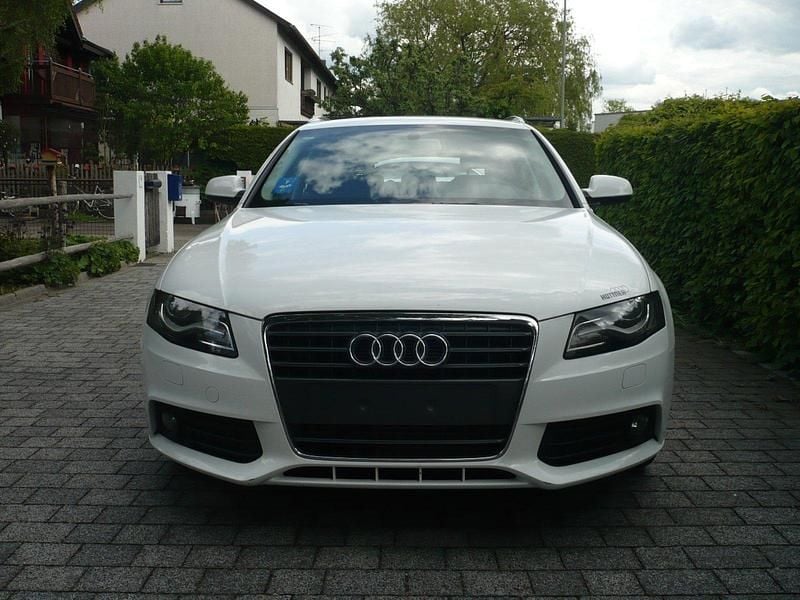 Weiß Gebraucht 2010 Audi A4 Exclusive Kombi | 10.999 € - Bild 1/4