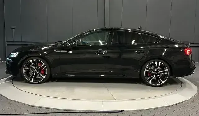 Gebraucht Audi S5 Sportback Competition 341 PS (250 kW) 2024 Mythosschwarz metallic Kleinwagen