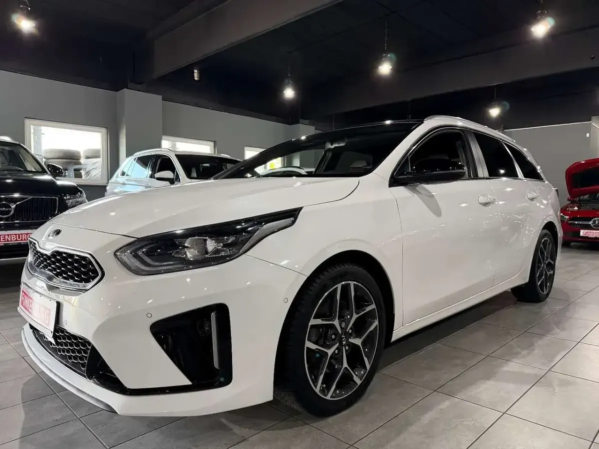 Gebraucht Kia Ceed 160 PS (117 kW) 2021 Weiß Kleinwagen
