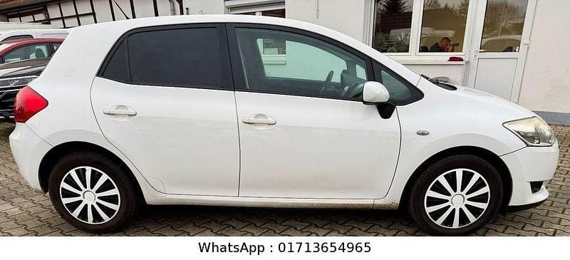 Gebraucht Toyota Auris Life 101 PS (74 kW) 2009 Weiß Kleinwagen