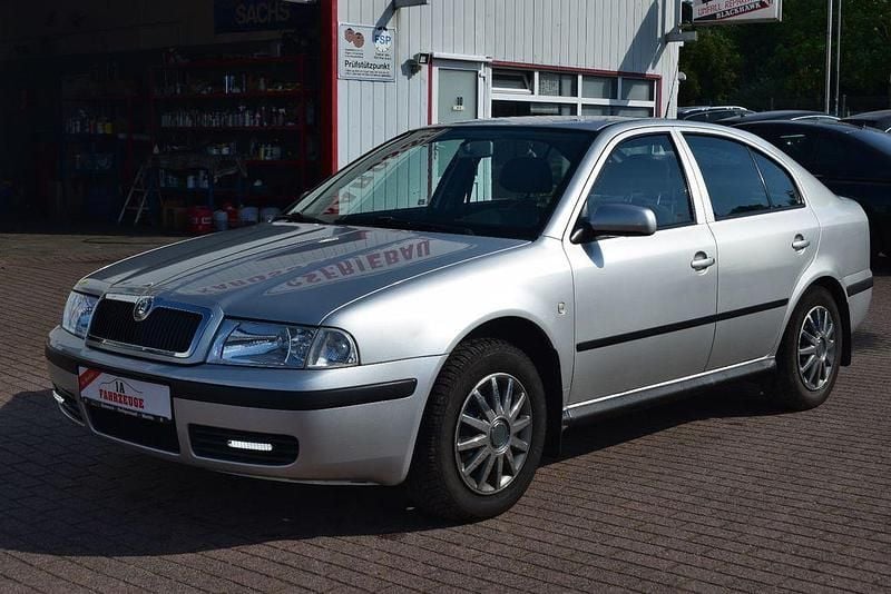 Silber Gebraucht 2004 Skoda Octavia Limousine | 2.890 € (Fairer Preis) - Bild 1/4