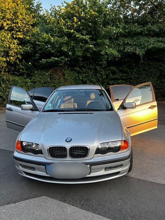 Grau Gebraucht 2000 BMW 318 Limousine | 2.500 € (Fairer Preis) - Bild 1/4