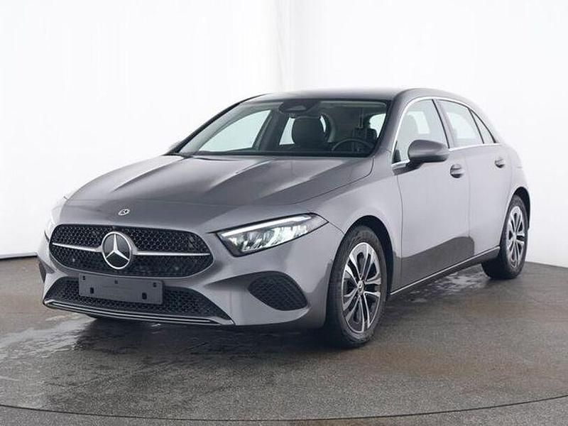 Gebraucht Mercedes A200 Progressive 163 PS (119 kW) 2025 Mountaingrau  met. (metallic) Kleinwagen