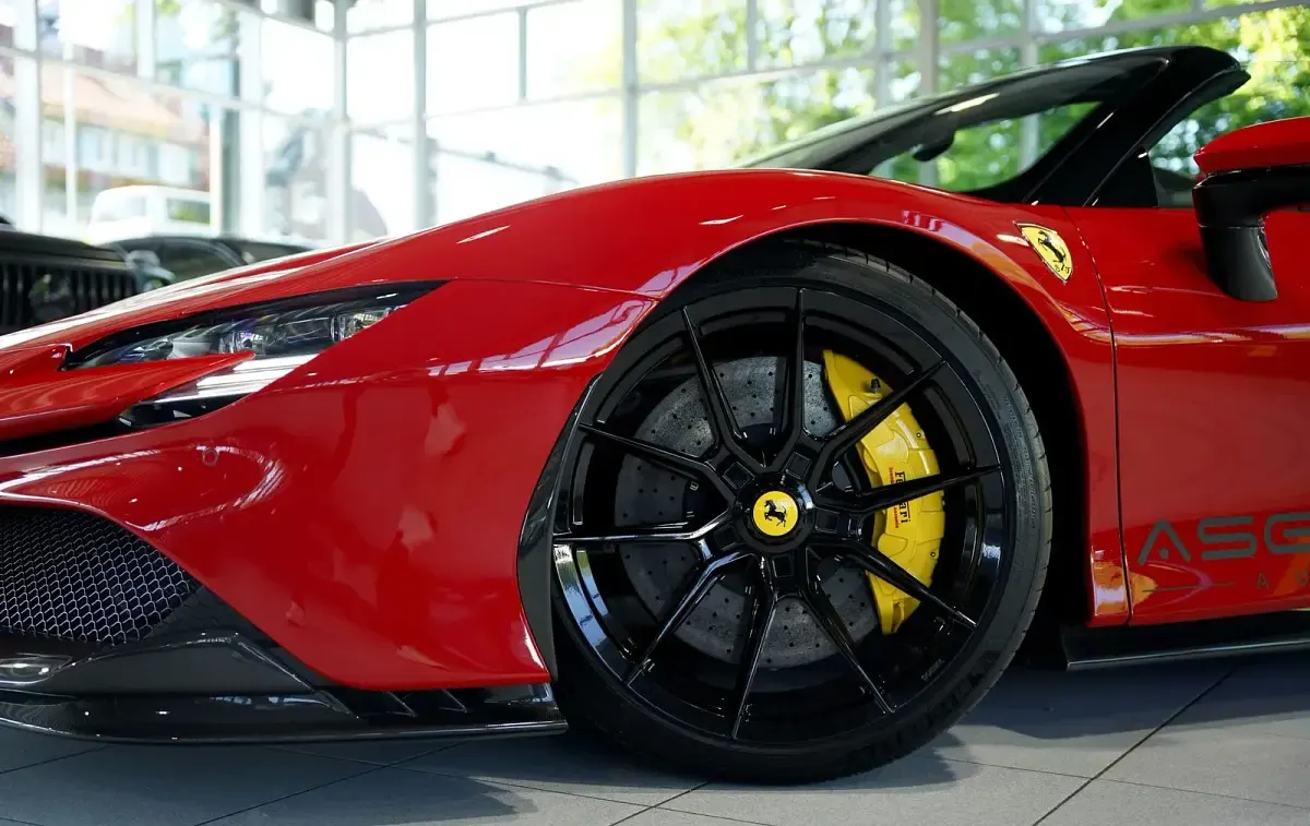 Gebraucht Ferrari SF90 1000 PS (735 kW) 2024 Rot Cabrio