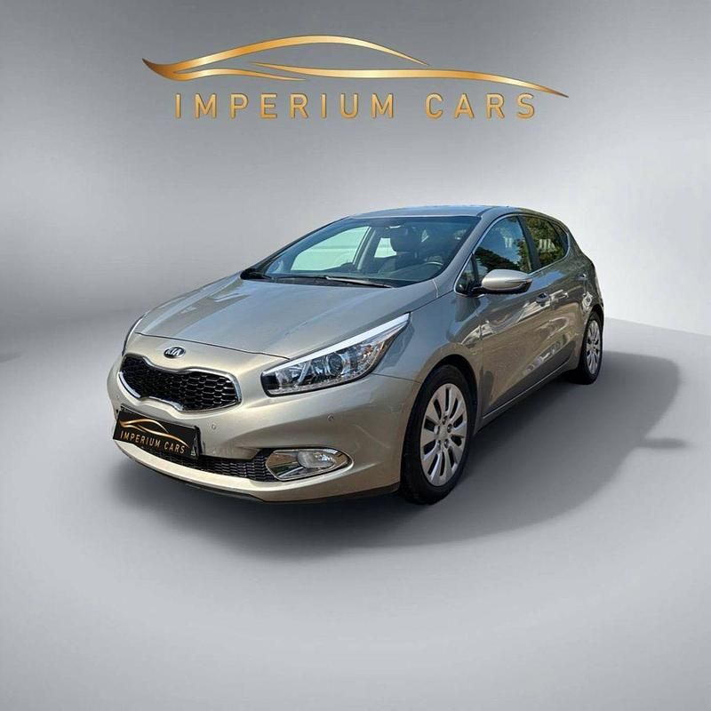 Silber Gebraucht 2013 Kia Ceed Vision Kleinwagen | 9.990 € (Fairer Preis) - Bild 1/4