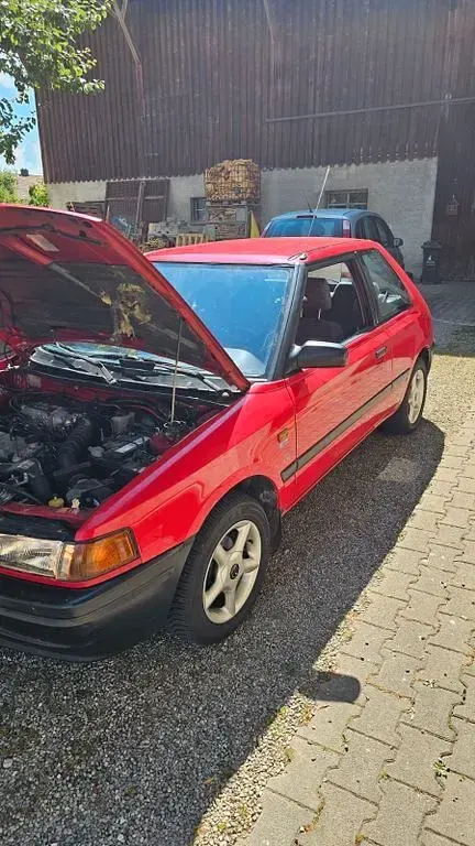 Gebraucht Mazda 323 73 PS (53 kW) 1992 Rot Kleinwagen