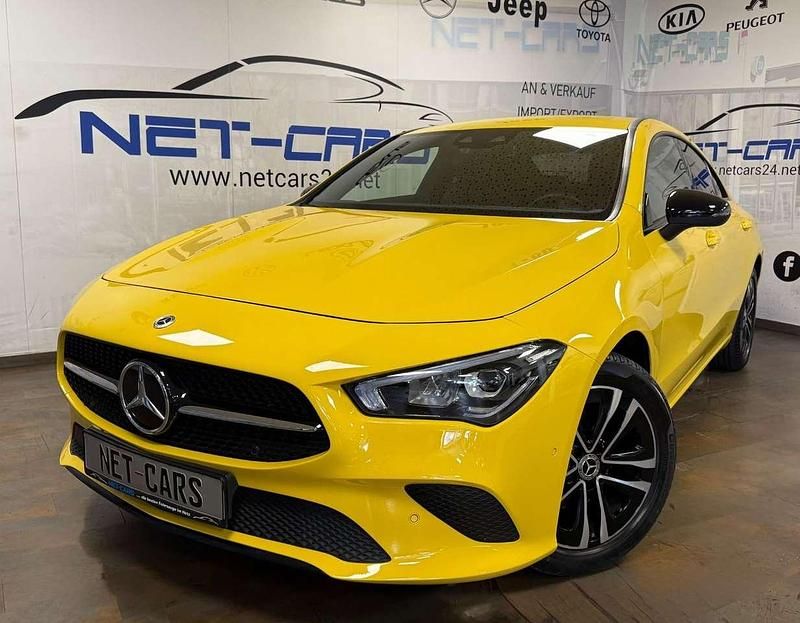 Gelb Gebraucht 2023 Mercedes CLA180 Edition Limousine | 26.650 € (Guter Preis) - Bild 1/3