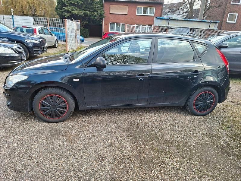 Gebraucht Hyundai i30 Classic 109 PS (80 kW) 2008 Schwarz Limousine