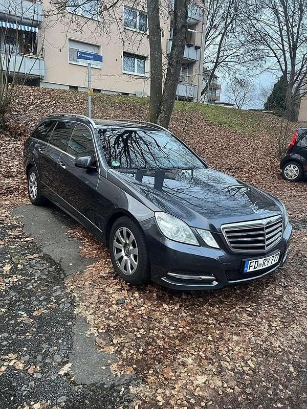Gebraucht 2012 Mercedes E220 Avantgarde Kombi | 6.700 € (Teuer) - Bild 1/4
