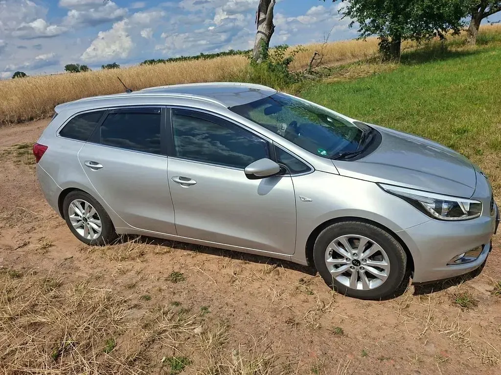 Gebraucht Kia Ceed Sportswagon Edition 7 135 PS (99 kW) 2014 Silber Kombi